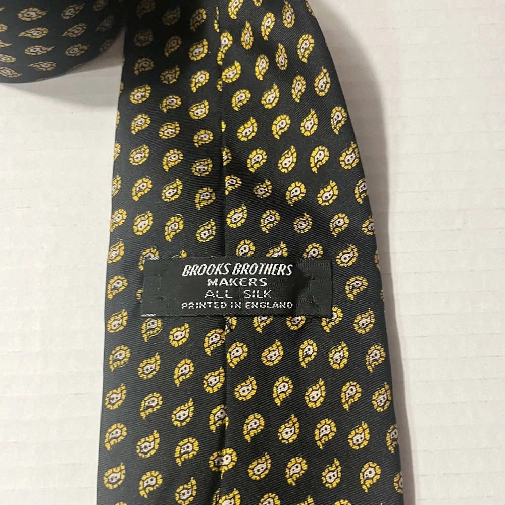 Vintage Brooks Brothers 100% Silk Necktie Black‎ Yellow Geometric